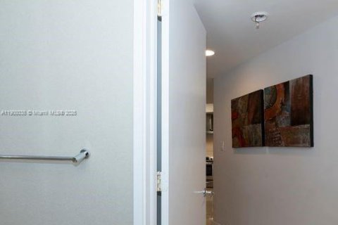 Condo in Sunny Isles Beach, Florida, 3 bedrooms  № 2012677 - photo 20