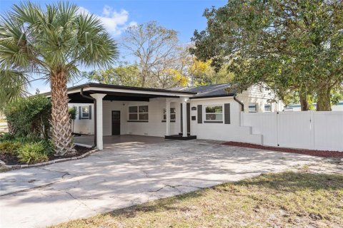 House in Orlando, Florida 3 bedrooms, 128.67 sq.m. № 2277172