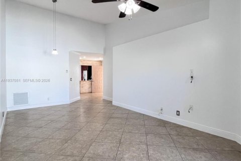 Снять в аренду виллу или дом в Мирамар, Флорида 2 спальни, 95.69м2, № 1995094 - фото 11