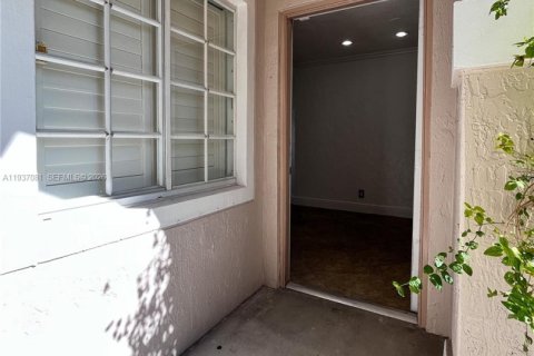 Снять в аренду виллу или дом в Мирамар, Флорида 2 спальни, 95.69м2, № 1995094 - фото 8