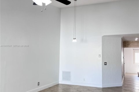 Снять в аренду виллу или дом в Мирамар, Флорида 2 спальни, 95.69м2, № 1995094 - фото 12