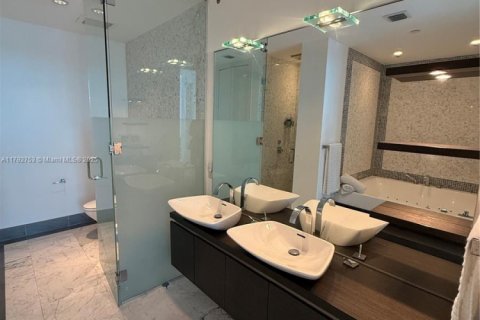 Condo in Miami, Florida, 2 bedrooms  № 1657673 - photo 10
