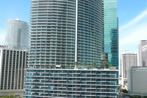 Condo in Miami, Florida, 2 bedrooms  № 1657673 - photo 1