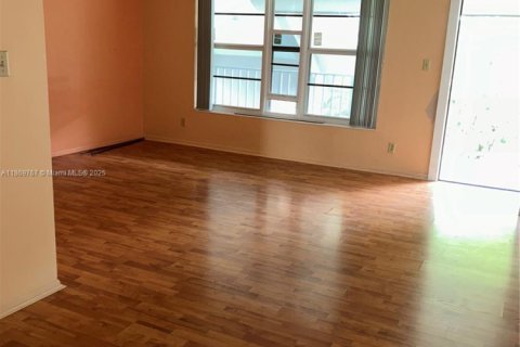 Condominio en alquiler en Lauderdale Lakes, Florida, 1 dormitorio, 61.5 m2 № 1981034 - foto 6