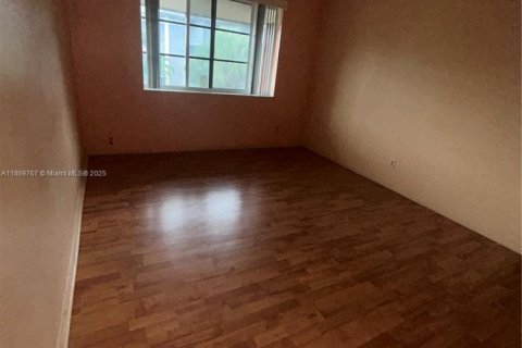 Condominio en alquiler en Lauderdale Lakes, Florida, 1 dormitorio, 61.5 m2 № 1981034 - foto 5