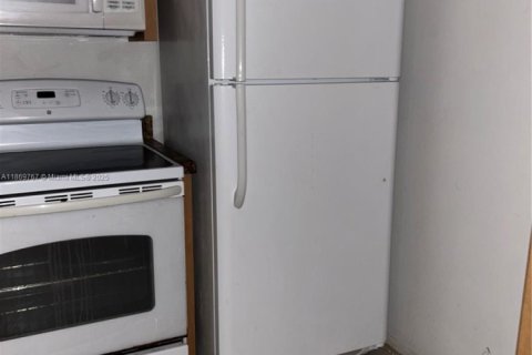 Condominio en alquiler en Lauderdale Lakes, Florida, 1 dormitorio, 61.5 m2 № 1981034 - foto 8