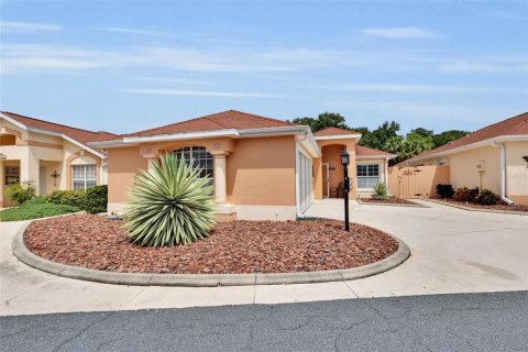 Casa en venta en Lady Lake, Florida, 2 dormitorios, 116.59 m2 № 1843509 - foto 1