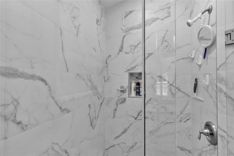Casa en venta en Lady Lake, Florida, 2 dormitorios, 116.59 m2 № 1843509 - foto 18