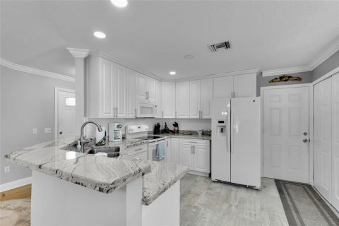 Casa en venta en Lady Lake, Florida, 2 dormitorios, 116.59 m2 № 1843509 - foto 8