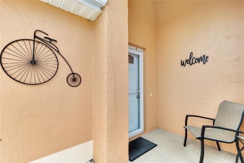 Casa en venta en Lady Lake, Florida, 2 dormitorios, 116.59 m2 № 1843509 - foto 3