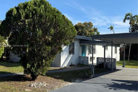 Casa en North Miami, Florida 3 dormitorios, 120.68 m2 № 2031852