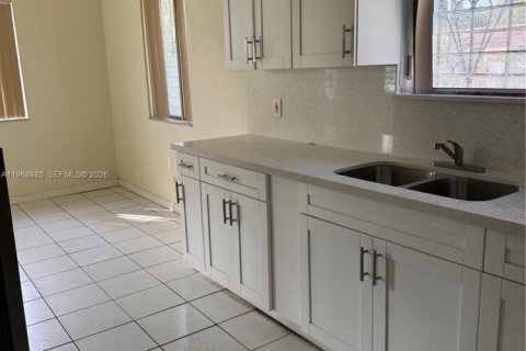Casa en alquiler en North Miami, Florida, 3 dormitorios, 120.68 m2 № 2031852 - foto 9