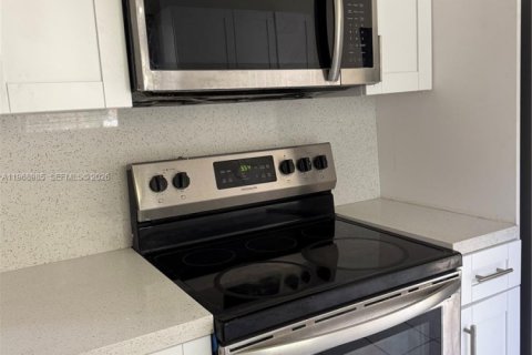 Casa en alquiler en North Miami, Florida, 3 dormitorios, 120.68 m2 № 2031852 - foto 8