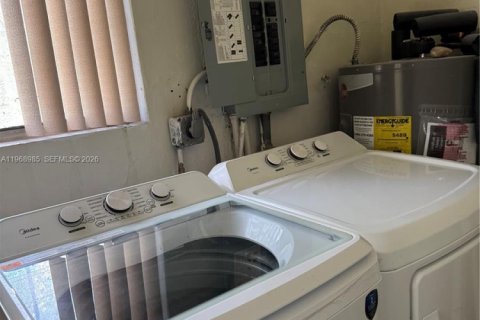 Casa en alquiler en North Miami, Florida, 3 dormitorios, 120.68 m2 № 2031852 - foto 13