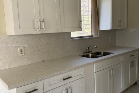 Casa en alquiler en North Miami, Florida, 3 dormitorios, 120.68 m2 № 2031852 - foto 7