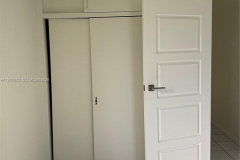 Casa en alquiler en North Miami, Florida, 3 dormitorios, 120.68 m2 № 2031852 - foto 16