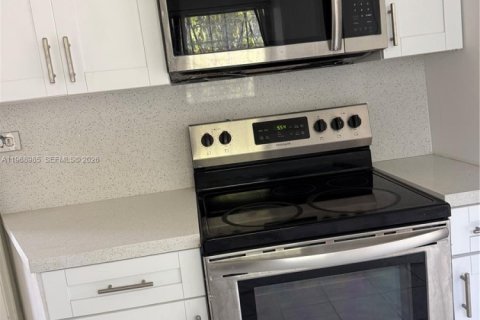 Casa en alquiler en North Miami, Florida, 3 dormitorios, 120.68 m2 № 2031852 - foto 12