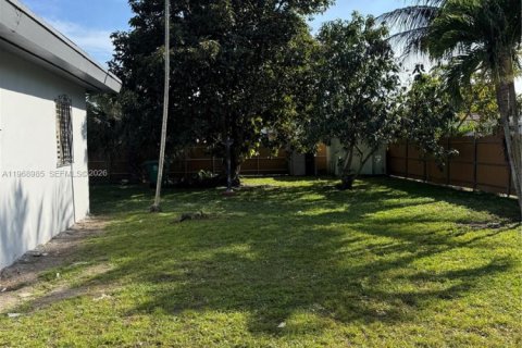 Casa en alquiler en North Miami, Florida, 3 dormitorios, 120.68 m2 № 2031852 - foto 5