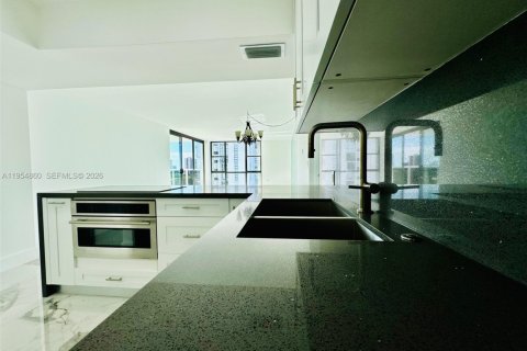 Снять в аренду кондоминиум в Авентура, Флорида 2 спальни, 106.19м2, № 2079137 - фото 14