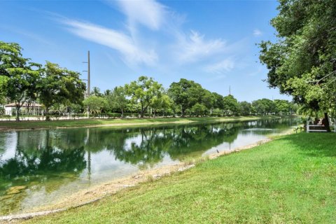 House in Sunrise, Florida 3 bedrooms, 152.82 sq.m. № 1809202 - photo 23
