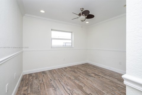 House in Sunrise, Florida 3 bedrooms, 152.82 sq.m. № 1809202 - photo 14