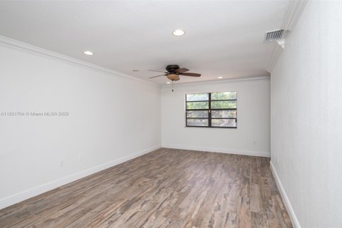 House in Sunrise, Florida 3 bedrooms, 152.82 sq.m. № 1809202 - photo 9