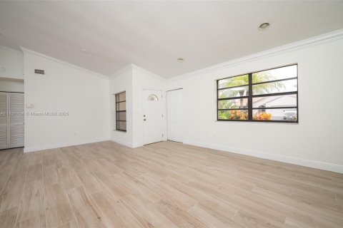 House in Sunrise, Florida 3 bedrooms, 152.82 sq.m. № 1809202 - photo 4