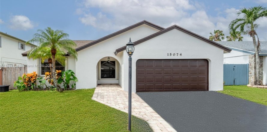 House in Sunrise, Florida 3 bedrooms, 152.82 sq.m. № 1809202