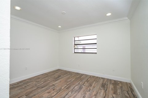 House in Sunrise, Florida 3 bedrooms, 152.82 sq.m. № 1809202 - photo 11