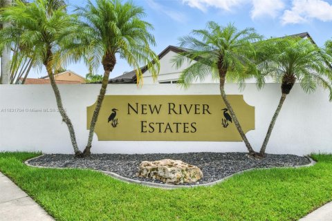 House in Sunrise, Florida 3 bedrooms, 152.82 sq.m. № 1809202 - photo 28