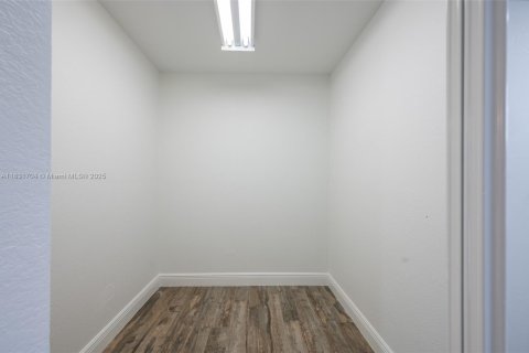 House in Sunrise, Florida 3 bedrooms, 152.82 sq.m. № 1809202 - photo 15