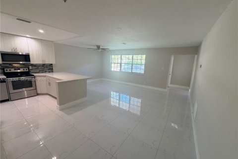 Villa ou maison à louer à Plantation, Floride: 4 chambres, 153.29 m2 № 2422071 - photo 5