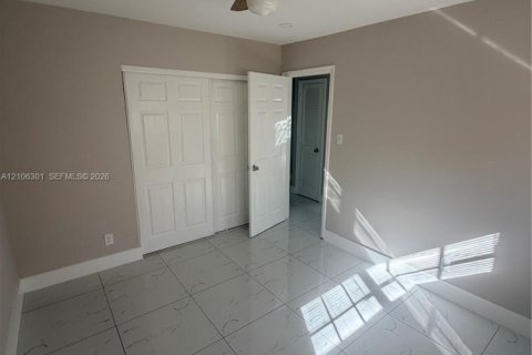 Villa ou maison à louer à Plantation, Floride: 4 chambres, 153.29 m2 № 2422071 - photo 10