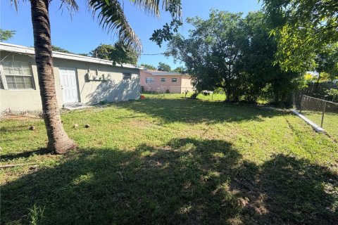 Villa ou maison à louer à Plantation, Floride: 4 chambres, 153.29 m2 № 2422071 - photo 13