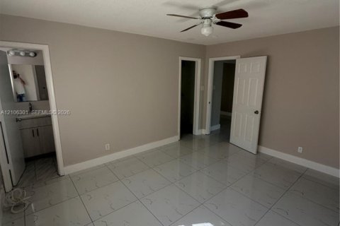 Villa ou maison à louer à Plantation, Floride: 4 chambres, 153.29 m2 № 2422071 - photo 11