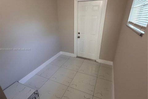 Villa ou maison à louer à Plantation, Floride: 4 chambres, 153.29 m2 № 2422071 - photo 14