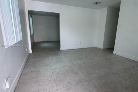 House in Miami, Florida 3 bedrooms, 261.06 sq.m. № 1788915 - photo 11