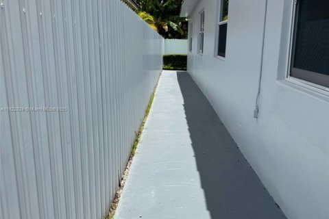 Снять в аренду виллу или дом в Майами, Флорида 3 спальни, 261.06м2, № 1788915 - фото 17