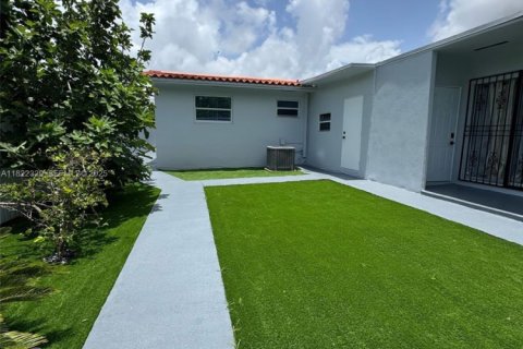 Снять в аренду виллу или дом в Майами, Флорида 3 спальни, 261.06м2, № 1788915 - фото 19