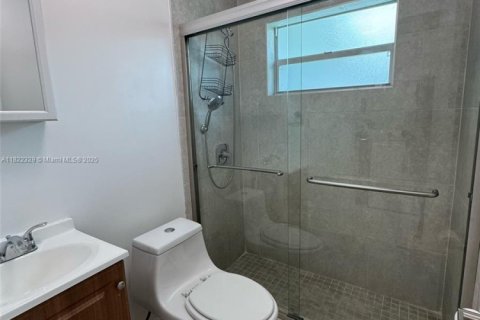 House in Miami, Florida 3 bedrooms, 261.06 sq.m. № 1788915 - photo 5