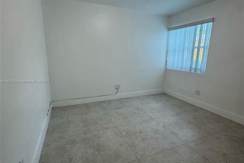 House in Miami, Florida 3 bedrooms, 261.06 sq.m. № 1788915 - photo 7