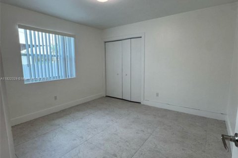 House in Miami, Florida 3 bedrooms, 261.06 sq.m. № 1788915 - photo 2