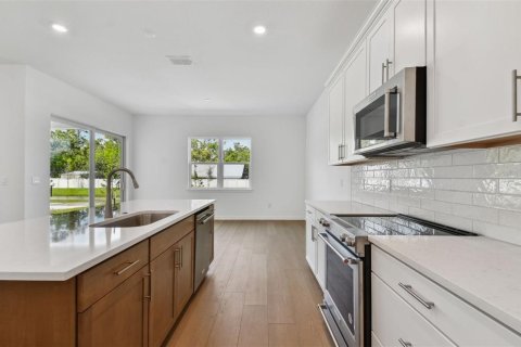 House in Riverview, Florida 5 bedrooms, 332.13 sq.m. № 1547341 - photo 23