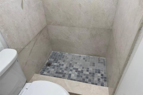 House in North Miami Beach, Florida 1 bedroom, 202.06 sq.m. № 1880160 - photo 8