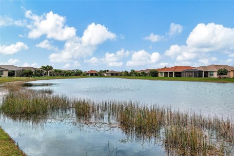 Casa en venta en Port St. Lucie, Florida, 2 dormitorios, 162.39 m2 № 1701819 - foto 8