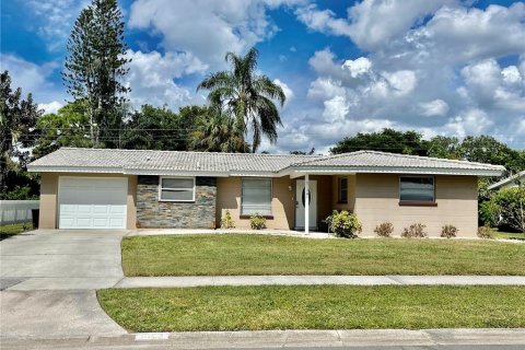 Villa ou maison à louer à Sarasota, Floride: 2 chambres, 137.4 m2 № 1842079 - photo 1