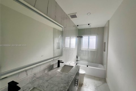 Villa ou maison à louer à North Miami Beach, Floride: 5 chambres, 165.55 m2 № 1988884 - photo 3