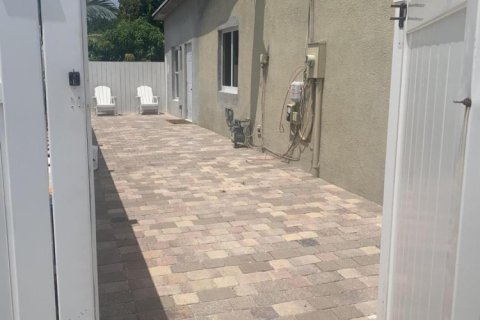 Condo in Lake Worth, Florida, 1 bedroom  № 1186894 - photo 1