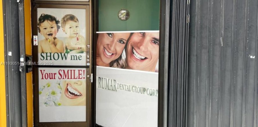 Propiedad comercial en Miami, Florida № 1990289