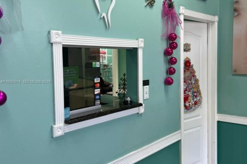 Propiedad comercial en venta en Miami, Florida № 1990289 - foto 4